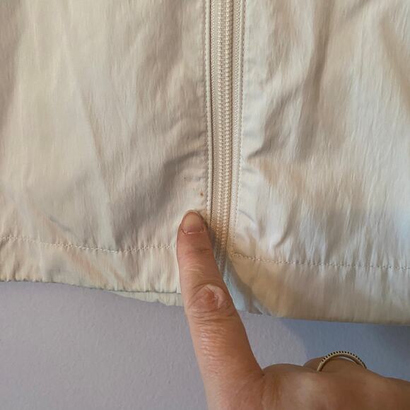 Offline Aerie Cream Cropped Windbreaker Jacket Transitional Women's size Small - Picture 10 of 10
